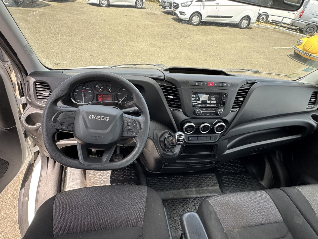 Iveco Daily IVECO PORTE VOITURE DEPANNEUSE 35 S 16 3L0 160 CH EMPATTEMENT 4100 PLATEAU FIX'ALU EQUIP'M - Autotransporter truck: picture 3 Iveco Daily IVECO PORTE VOITURE DEPANNEUSE 35 S 16 3L0 160 CH EMPATTEMENT 4100 PLATEAU FIX'ALU EQUIP'M - Autotransporter truck: picture 3