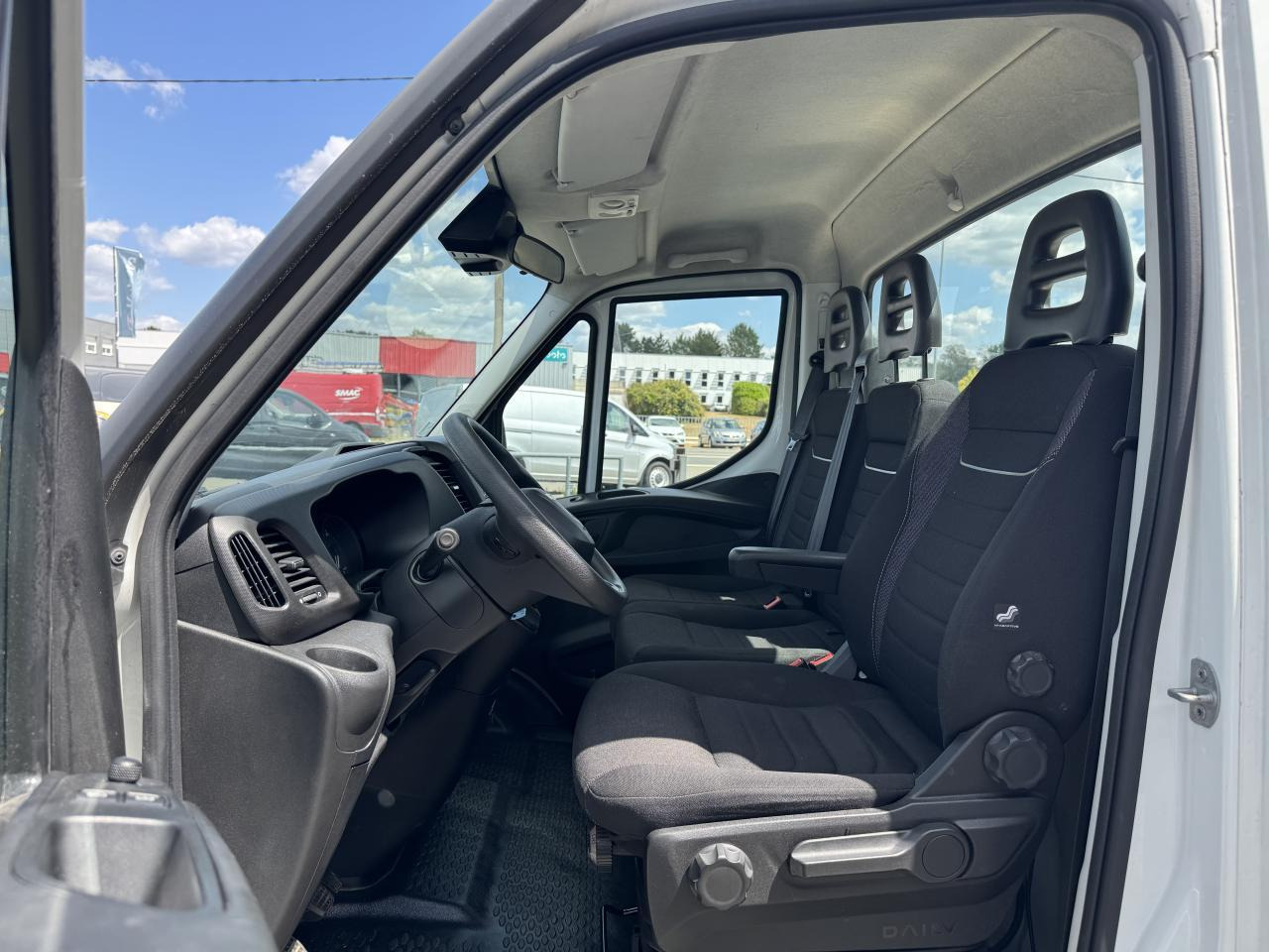 Iveco Daily IVECO PORTE VOITURE DEPANNEUSE 35 S 16 3L0 160 CH EMPATTEMENT 4100 PLATEAU FIX'ALU EQUIP'M - Autotransporter truck: picture 4 Iveco Daily IVECO PORTE VOITURE DEPANNEUSE 35 S 16 3L0 160 CH EMPATTEMENT 4100 PLATEAU FIX'ALU EQUIP'M - Autotransporter truck: picture 4