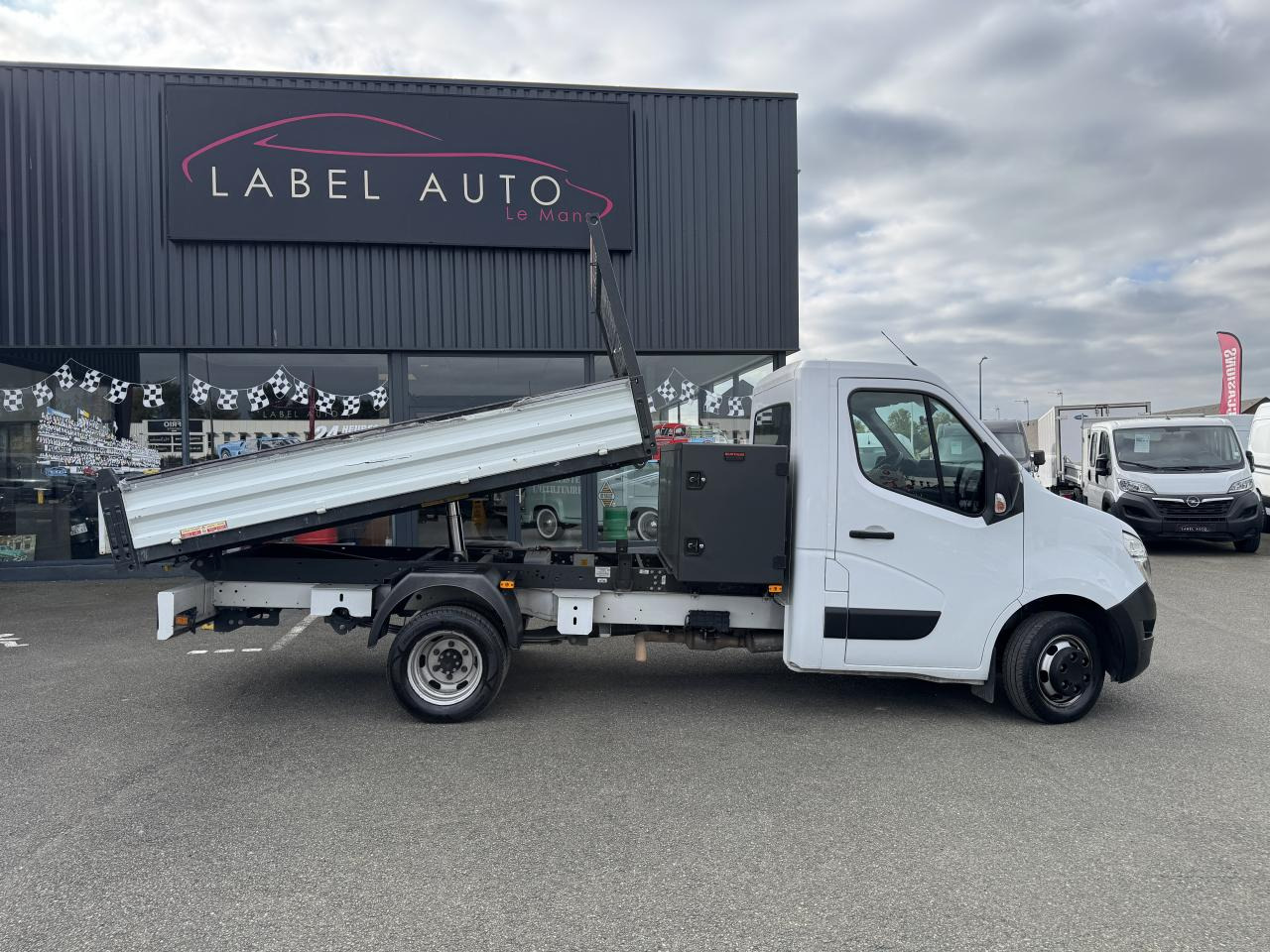 NISSAN Interstar Acenta 3.5t L3H1 2.3 dCi TT 165 - S/S II 2021 TRANSPORTS SPECIFIQUES Benne Scattolini + c - Tipper van: picture 1 NISSAN Interstar Acenta 3.5t L3H1 2.3 dCi TT 165 - S/S II 2021 TRANSPORTS SPECIFIQUES Benne Scattolini + c - Tipper van: picture 1