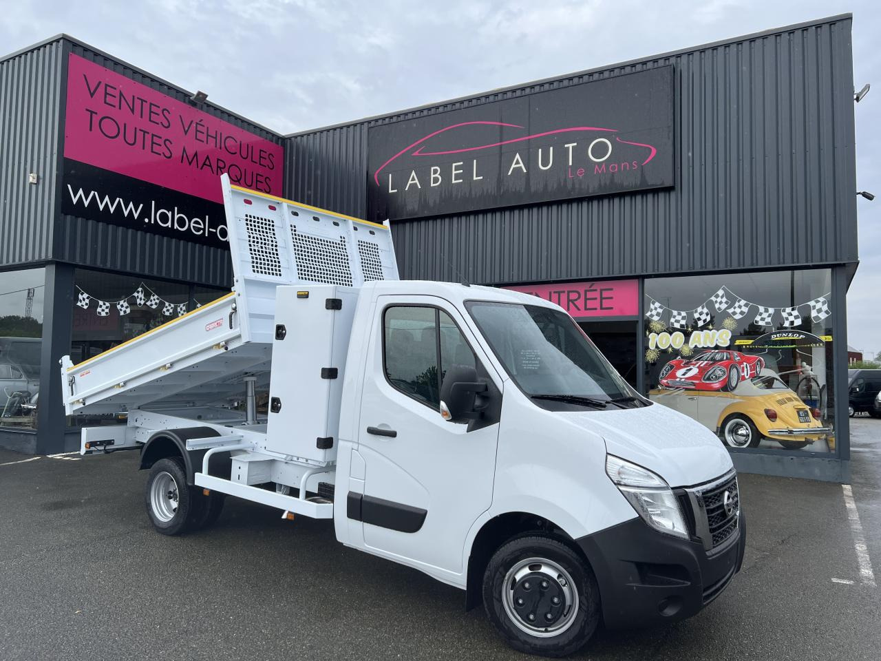 NISSAN nv400 BENNE 3,5t L3H1 2.3 dCi - 165CH CHASSIS RJ Propulsion - Tipper van: picture 1 NISSAN nv400 BENNE 3,5t L3H1 2.3 dCi - 165CH CHASSIS RJ Propulsion - Tipper van: picture 1