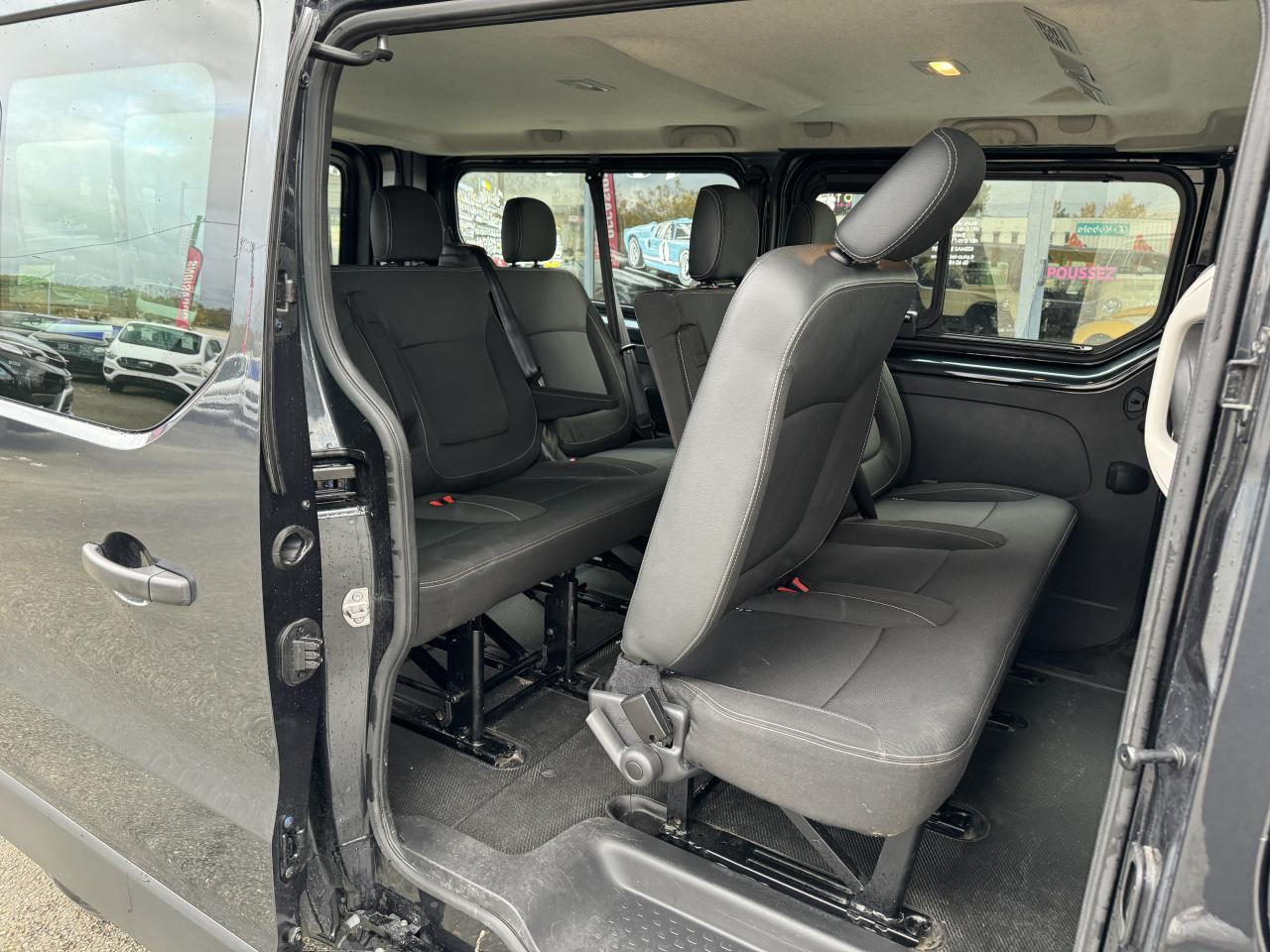 Car Nissan NV300 N-Connecta 3.0t L2H1 2.0 dCi - 150 - Stop/Start COMBI Combi L2H1 PHASE 2: picture 10
