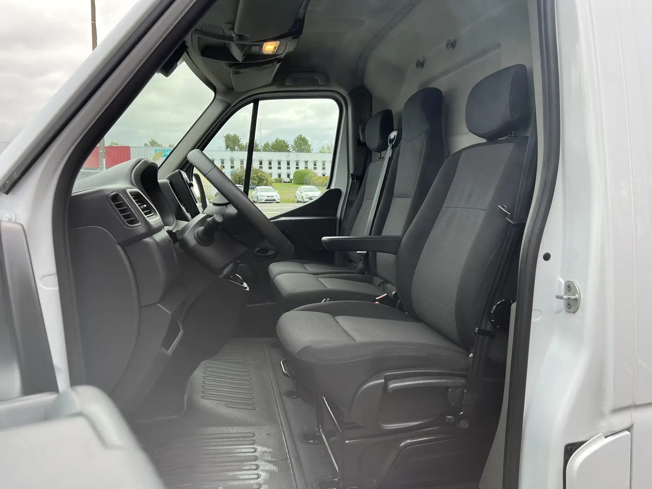 Renault Master F3300 L2H2 2.3 BLUE DCI 135CH GRAND CONFORT EURO6 - Other machinery: picture 5 Renault Master F3300 L2H2 2.3 BLUE DCI 135CH GRAND CONFORT EURO6 - Other machinery: picture 5
