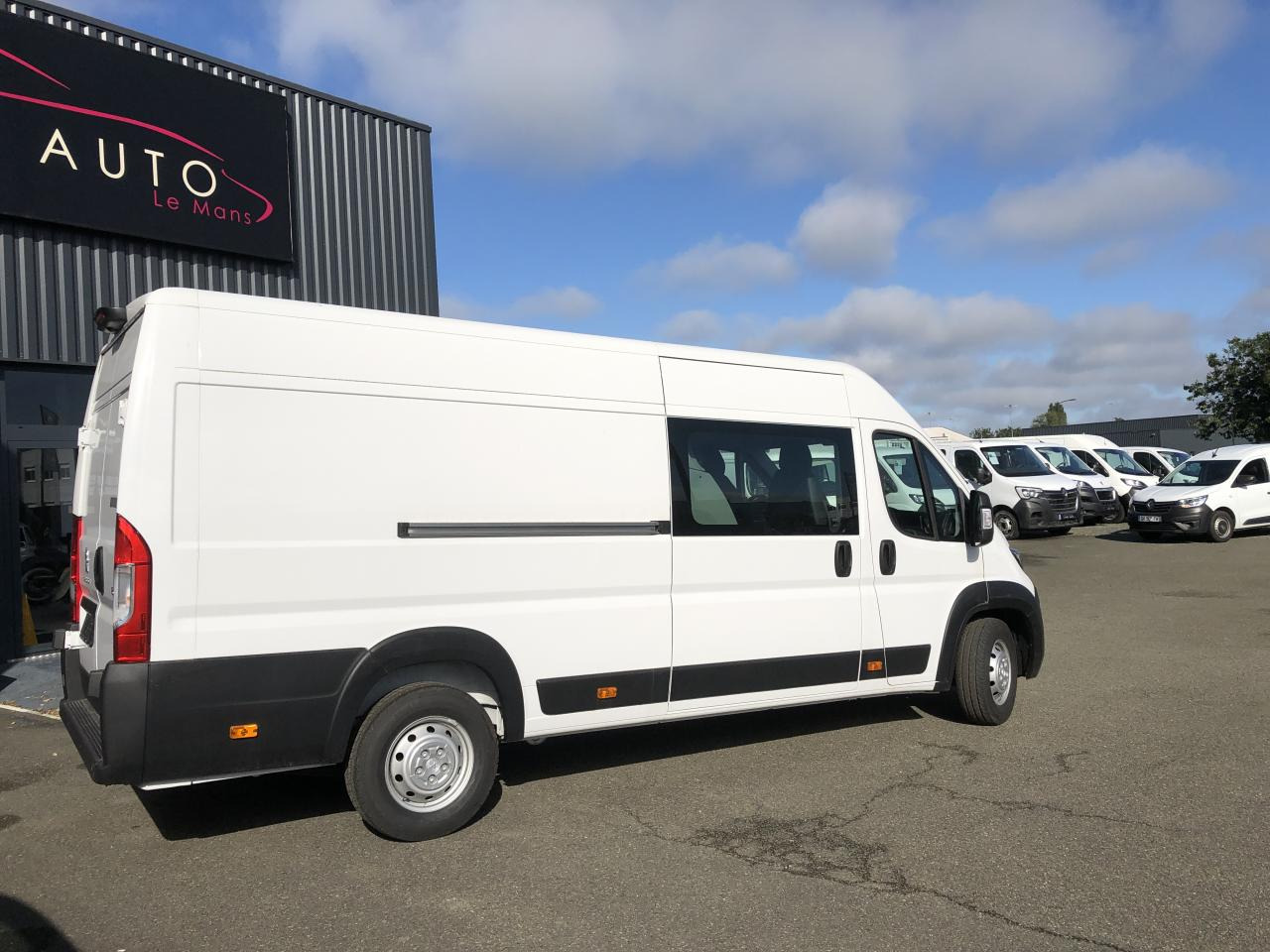 PEUGEOT Boxer 3.5t L4H2 2.2 HDi S&S Maxi - 140 III CABINE APPROFONDIE PHASE - Panel van: picture 5 PEUGEOT Boxer 3.5t L4H2 2.2 HDi S&S Maxi - 140 III CABINE APPROFONDIE PHASE - Panel van: picture 5