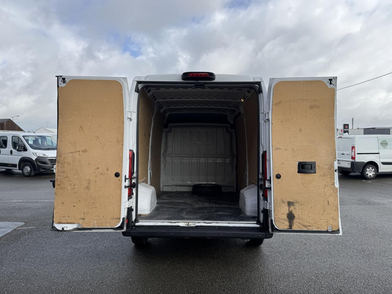 Peugeot Boxer 333 L2H2 2.2 BLUEHDI S&S 140CH ASPHALT - Panel van: picture 2 Peugeot Boxer 333 L2H2 2.2 BLUEHDI S&S 140CH ASPHALT - Panel van: picture 2