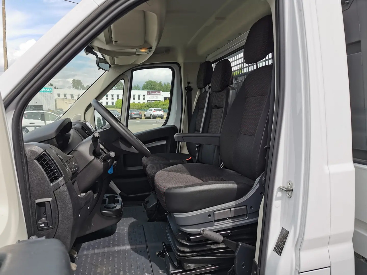 Peugeot Boxer 435 L4 2.2 BLUEHDI 140 S&S PREMIUM - Flatbed van: picture 5 Peugeot Boxer 435 L4 2.2 BLUEHDI 140 S&S PREMIUM - Flatbed van: picture 5