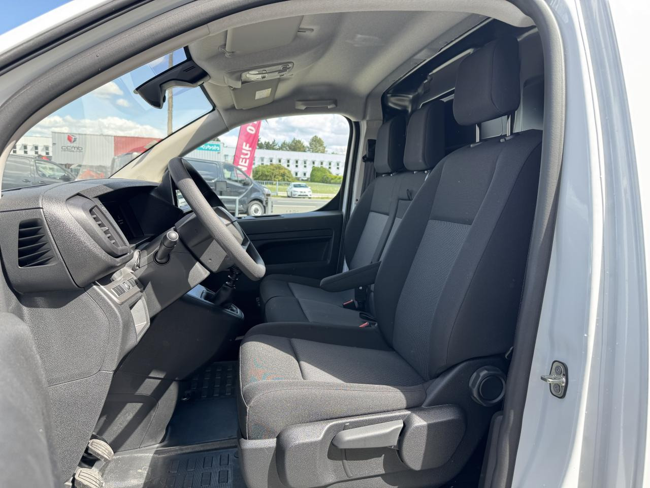 Peugeot Expert M 2.0 BLUEHDI 145CH PACK PREMIUM CONNECT - Panel van: picture 5 Peugeot Expert M 2.0 BLUEHDI 145CH PACK PREMIUM CONNECT - Panel van: picture 5