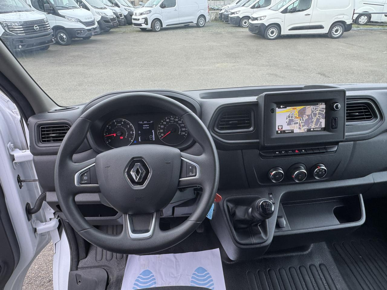 RENAULT Master Confort R3500 L3 2.3 dCi - 145 III CHASSIS CABINE Châssis Cabine L3 Propulsion PHASE 3 - Box van: picture 4 RENAULT Master Confort R3500 L3 2.3 dCi - 145 III CHASSIS CABINE Châssis Cabine L3 Propulsion PHASE 3 - Box van: picture 4
