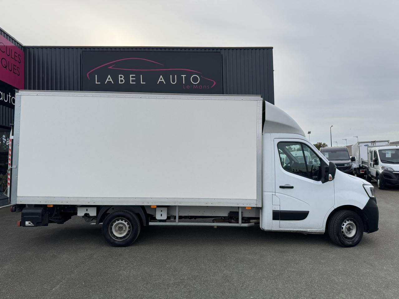 RENAULT Master Confort R3500 L3 2.3 dCi - 145 III CHASSIS CABINE Châssis Cabine L3 Propulsion PHASE 3 - Box van: picture 1 RENAULT Master Confort R3500 L3 2.3 dCi - 145 III CHASSIS CABINE Châssis Cabine L3 Propulsion PHASE 3 - Box van: picture 1