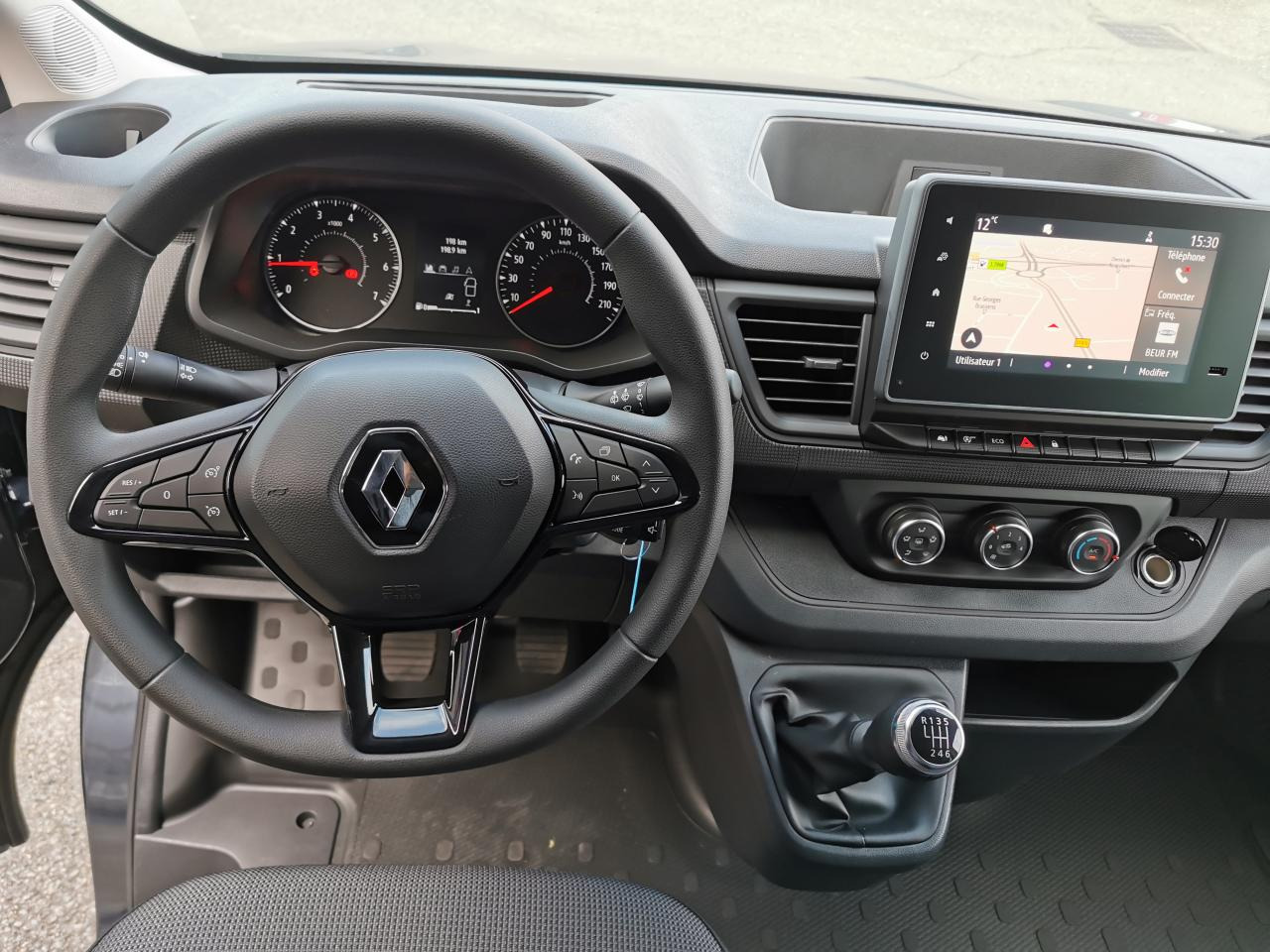 RENAULT Trafic L2 2.0 Energy dCi - 150 - S&S - BV EDC Euro 6e III COMBI Combi Intens L2H1 PHASE 3 - Passenger van: picture 4 RENAULT Trafic L2 2.0 Energy dCi - 150 - S&S - BV EDC Euro 6e III COMBI Combi Intens L2H1 PHASE 3 - Passenger van: picture 4