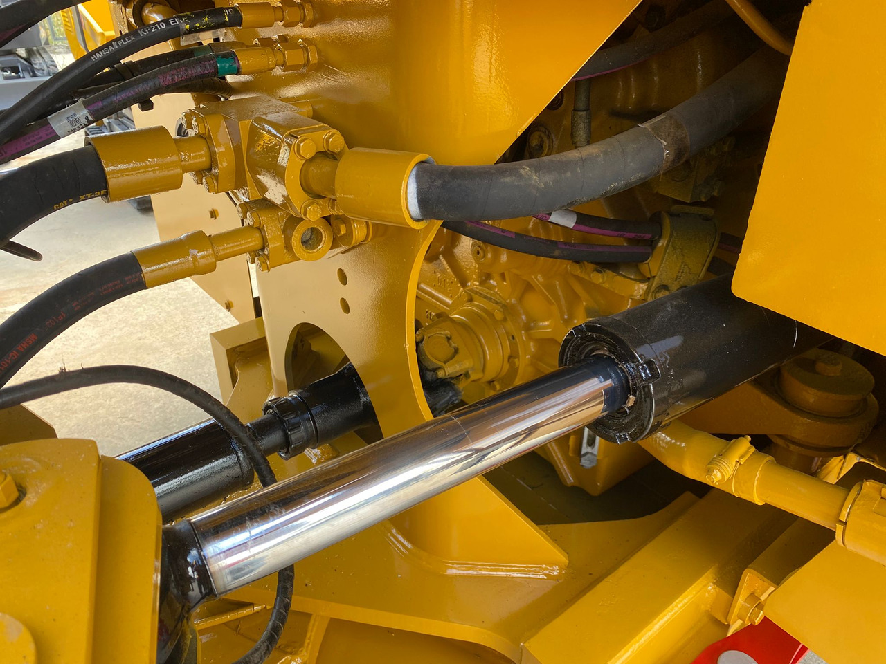 Wheel loader CATERPILLAR 950 M: picture 14