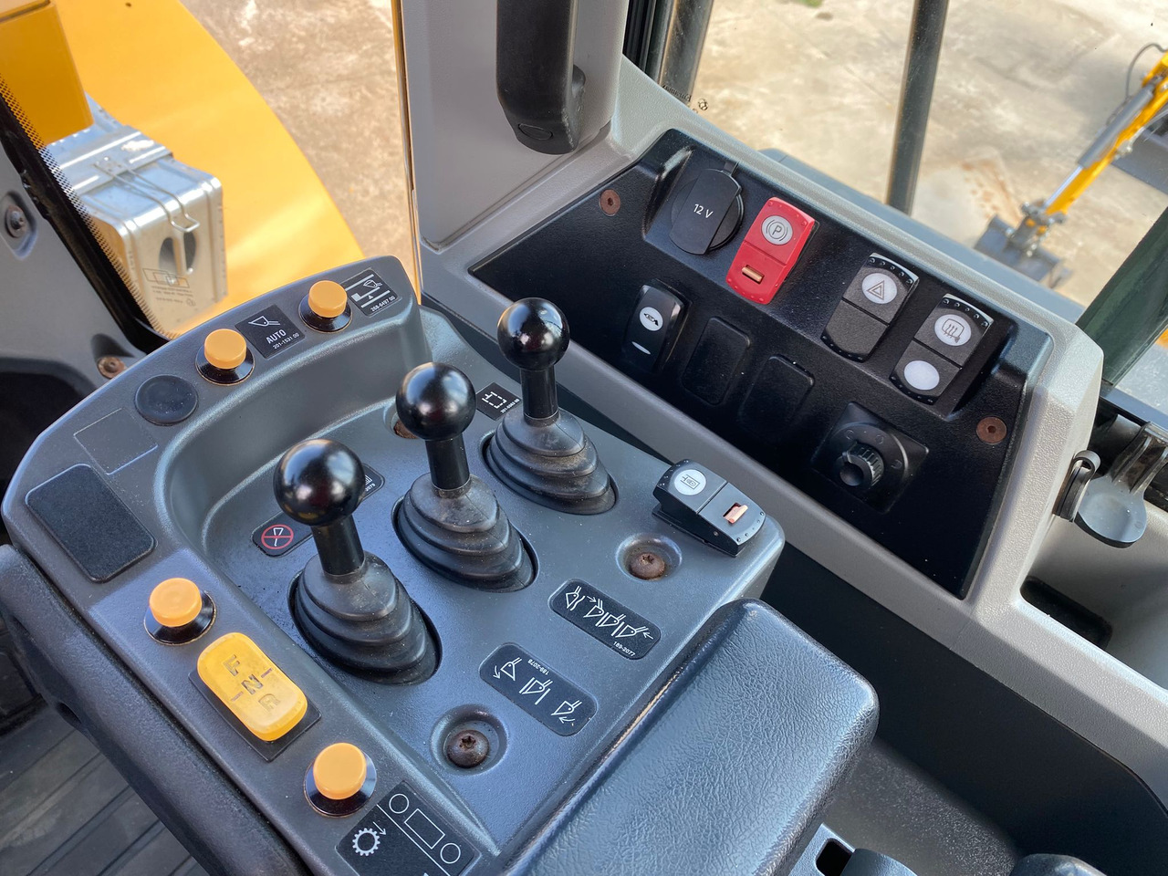 Wheel loader CATERPILLAR 950 M: picture 13