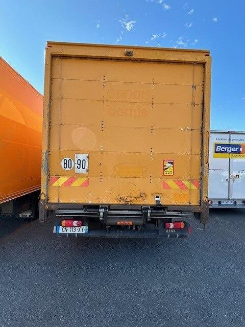 Renault Midlum 180.12 H Extra light Fourgon polyfond avec Hayon repliable - Box truck: picture 2 Renault Midlum 180.12 H Extra light Fourgon polyfond avec Hayon repliable - Box truck: picture 2