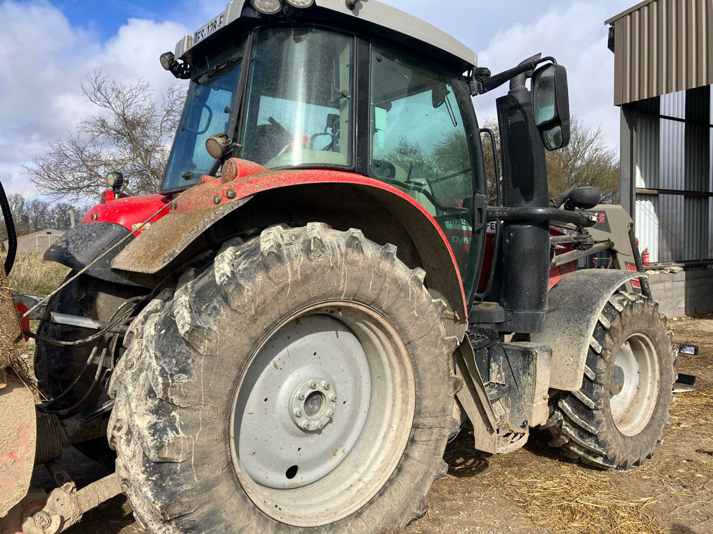 Massey Ferguson 6713S DYNA-6 ESSENTIAL - Farm tractor: picture 4 Massey Ferguson 6713S DYNA-6 ESSENTIAL - Farm tractor: picture 4