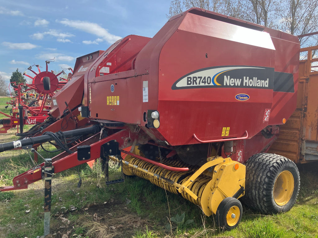New Holland BR740 - Round baler: picture 1 New Holland BR740 - Round baler: picture 1