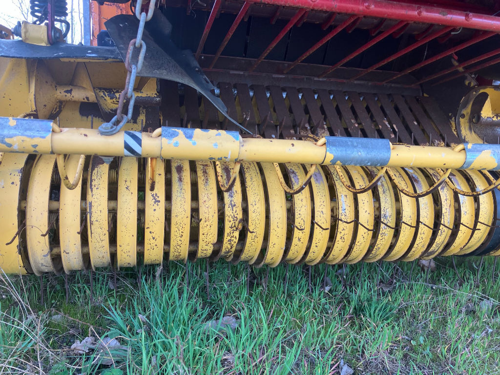 New Holland BR740 - Round baler: picture 3 New Holland BR740 - Round baler: picture 3