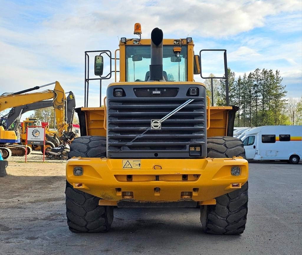 Volvo L 180 E - Wheel loader: picture 5 Volvo L 180 E - Wheel loader: picture 5