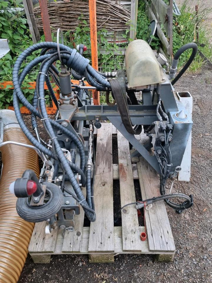 Hochdrucksprühbalken Schwemmbalken Fischer Straßenreinigung Kehrmaschine Ladog Hochdruckreiniger Multicar Unimog - Attachment for Municipal/ Special vehicle: picture 2 Hochdrucksprühbalken Schwemmbalken Fischer Straßenreinigung Kehrmaschine Ladog Hochdruckreiniger Multicar Unimog - Attachment for Municipal/ Special vehicle: picture 2