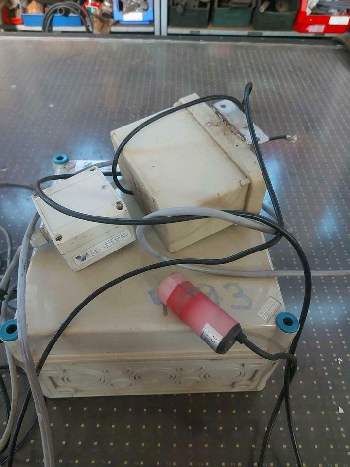 B&E Funkwarnmeldeanlage Nissen Horizont Absperrtafel Leittafel - Electrical system for Trailer: picture 2 B&E Funkwarnmeldeanlage Nissen Horizont Absperrtafel Leittafel - Electrical system for Trailer: picture 2