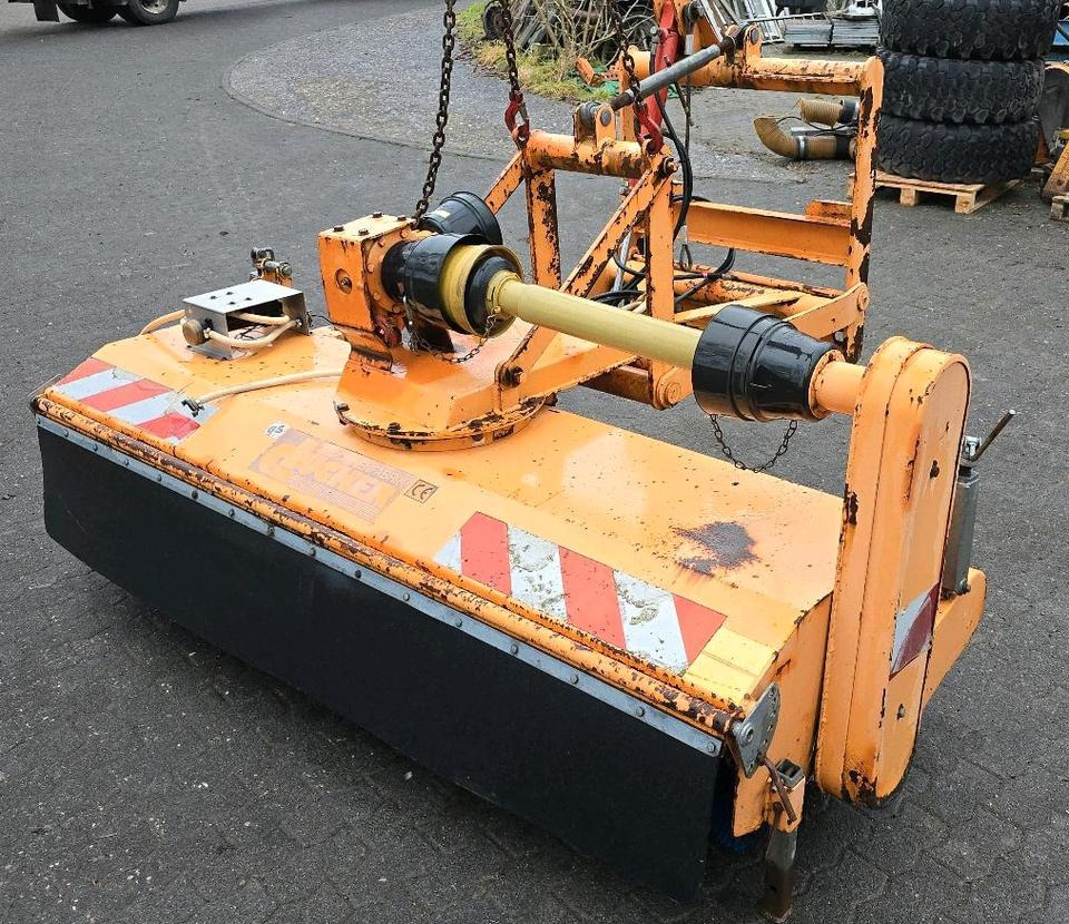 Dücker FKM 2200 Frontkehrmaschine Kehrmaschine Straßenkehrmaschine Kehrbesen für Unimog UGE UGN 405 427 424 U 300 400 500 - Broom: picture 1 Dücker FKM 2200 Frontkehrmaschine Kehrmaschine Straßenkehrmaschine Kehrbesen für Unimog UGE UGN 405 427 424 U 300 400 500 - Broom: picture 1