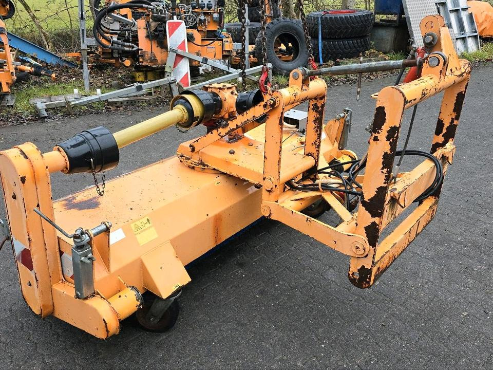 Dücker FKM 2200 Frontkehrmaschine Kehrmaschine Straßenkehrmaschine Kehrbesen für Unimog UGE UGN 405 427 424 U 300 400 500 - Broom: picture 4 Dücker FKM 2200 Frontkehrmaschine Kehrmaschine Straßenkehrmaschine Kehrbesen für Unimog UGE UGN 405 427 424 U 300 400 500 - Broom: picture 4