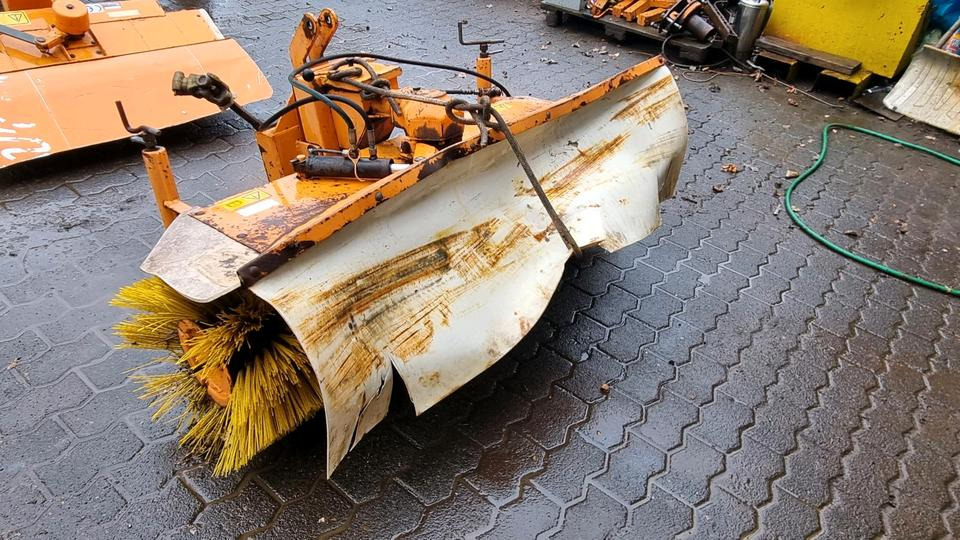 Kehrmaschine für Iseki Kleintraktor Traktor Kehrbesen Kubota Multicar Tremo - Broom: picture 3 Kehrmaschine für Iseki Kleintraktor Traktor Kehrbesen Kubota Multicar Tremo - Broom: picture 3