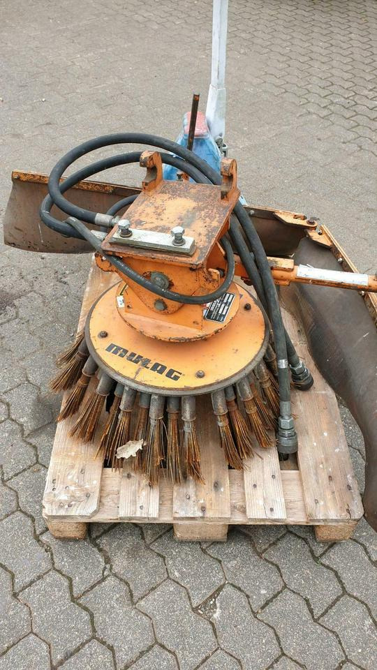 Mulag Wildkrautbürste Mähausleger Böschungsmulcher Dücker unimog - Broom: picture 4 Mulag Wildkrautbürste Mähausleger Böschungsmulcher Dücker unimog - Broom: picture 4