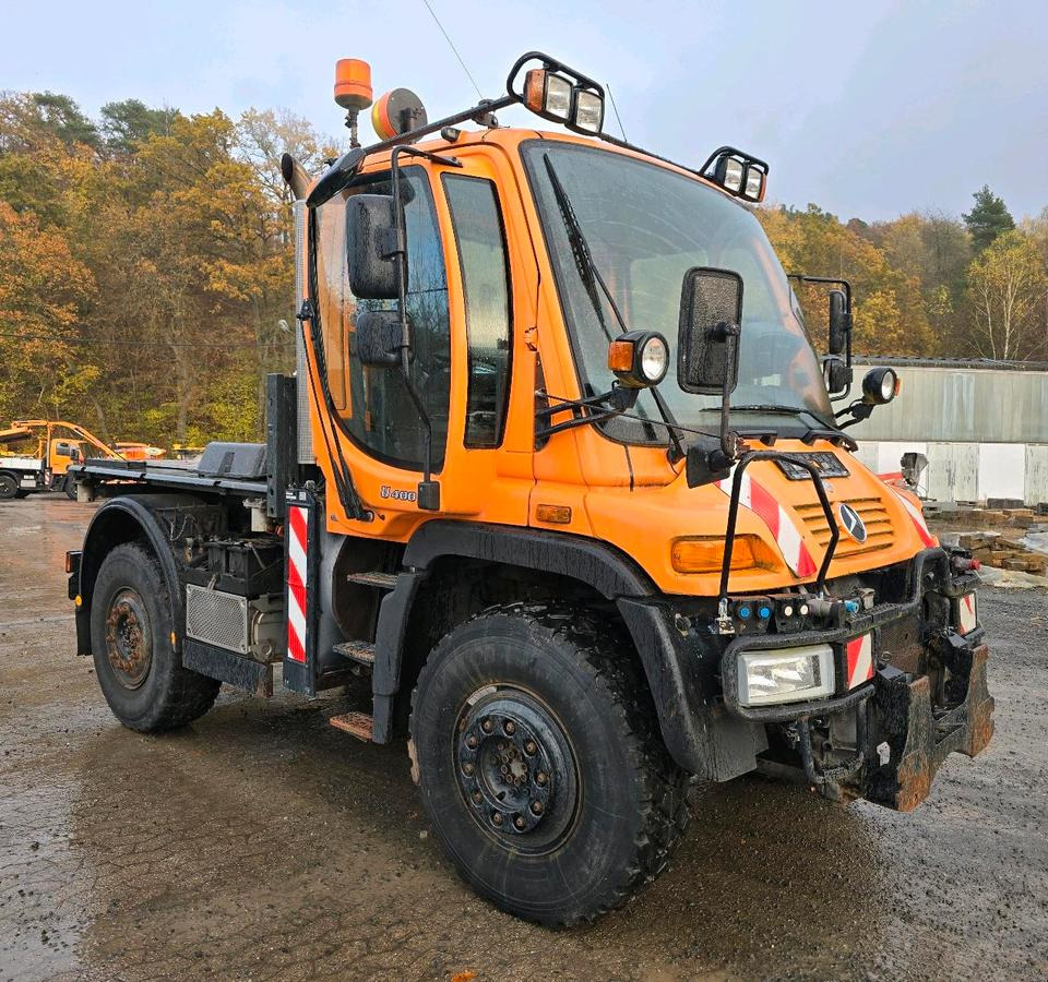 Unimog U400 Bluetec 5 2011 405 Mercedes-Benz U 300 500 423 427 430 527 530 - Municipal/ Special vehicle: picture 2 Unimog U400 Bluetec 5 2011 405 Mercedes-Benz U 300 500 423 427 430 527 530 - Municipal/ Special vehicle: picture 2