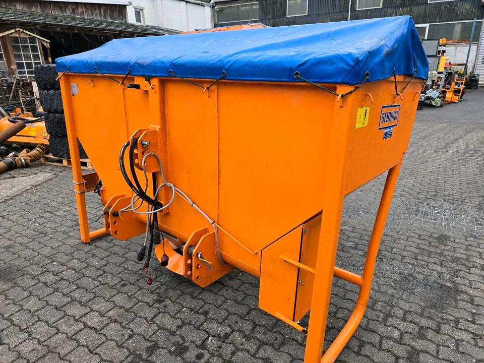 Neuwertiger Schmidt Straxos S18T 1,8m3 Salzstreuer Salzsilo Aufbaustreuer Winterdienst Streuautomat für Traktor Fendt Deutz John Deere - Sand/ Salt spreader: picture 5 Neuwertiger Schmidt Straxos S18T 1,8m3 Salzstreuer Salzsilo Aufbaustreuer Winterdienst Streuautomat für Traktor Fendt Deutz John Deere - Sand/ Salt spreader: picture 5