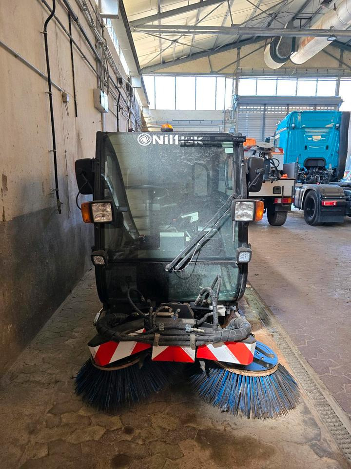 Nilfisk City Ranger 3500 Kehrmaschine Straßenkehrmaschine mit Schmidt Bediendisplay Hako Kehreinheit on lease Nilfisk City Ranger 3500 Kehrmaschine Straßenkehrmaschine mit Schmidt Bediendisplay Hako Kehreinheit: picture 6 Nilfisk City Ranger 3500 Kehrmaschine Straßenkehrmaschine mit Schmidt Bediendisplay Hako Kehreinheit on lease Nilfisk City Ranger 3500 Kehrmaschine Straßenkehrmaschine mit Schmidt Bediendisplay Hako Kehreinheit: picture 6