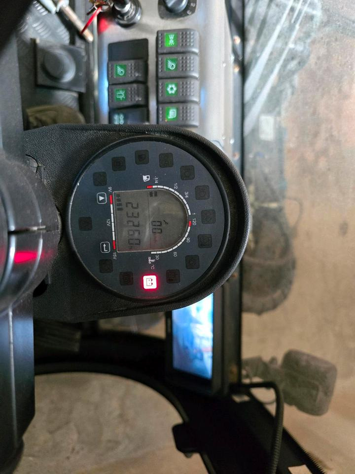 Nilfisk City Ranger 3500 Kehrmaschine Straßenkehrmaschine mit Schmidt Bediendisplay Hako Kehreinheit on lease Nilfisk City Ranger 3500 Kehrmaschine Straßenkehrmaschine mit Schmidt Bediendisplay Hako Kehreinheit: picture 8 Nilfisk City Ranger 3500 Kehrmaschine Straßenkehrmaschine mit Schmidt Bediendisplay Hako Kehreinheit on lease Nilfisk City Ranger 3500 Kehrmaschine Straßenkehrmaschine mit Schmidt Bediendisplay Hako Kehreinheit: picture 8