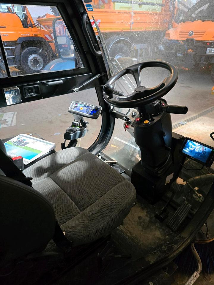 Nilfisk City Ranger 3500 Kehrmaschine Straßenkehrmaschine mit Schmidt Bediendisplay Hako Kehreinheit on lease Nilfisk City Ranger 3500 Kehrmaschine Straßenkehrmaschine mit Schmidt Bediendisplay Hako Kehreinheit: picture 12 Nilfisk City Ranger 3500 Kehrmaschine Straßenkehrmaschine mit Schmidt Bediendisplay Hako Kehreinheit on lease Nilfisk City Ranger 3500 Kehrmaschine Straßenkehrmaschine mit Schmidt Bediendisplay Hako Kehreinheit: picture 12