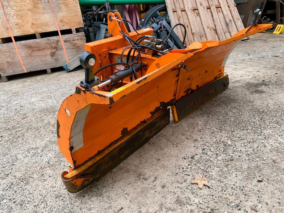 SaMASZ PSV 201 G V-Pflug Keilpflug Variopflug Schneeschieber Schneeschild Winterdienst Räumschild Schneepflug passend für Traktor Fronthydraulik - Snow plough: picture 2 SaMASZ PSV 201 G V-Pflug Keilpflug Variopflug Schneeschieber Schneeschild Winterdienst Räumschild Schneepflug passend für Traktor Fronthydraulik - Snow plough: picture 2