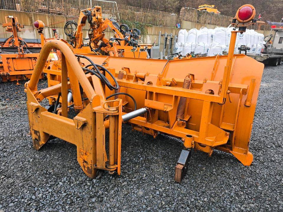 Schmidt MF 2.4 3m. Schneeschieber Schneeschild Winterdienst Räumschild Schneepflug passend für Traktor Unimog 405 UGE UGN Fronthydraulik - Snow plough: picture 2 Schmidt MF 2.4 3m. Schneeschieber Schneeschild Winterdienst Räumschild Schneepflug passend für Traktor Unimog 405 UGE UGN Fronthydraulik - Snow plough: picture 2