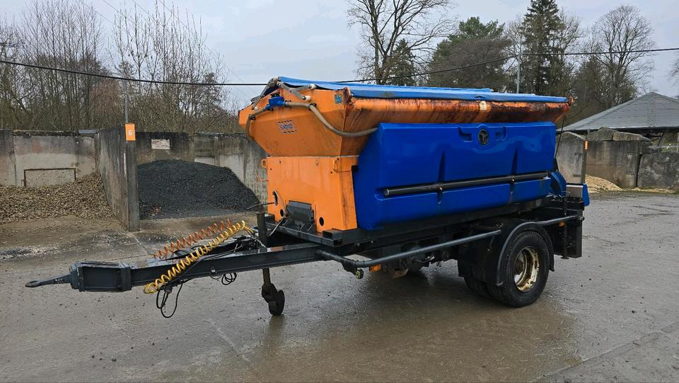 Schmidt Stratos B35-30 AWCLN-490 3,5m3 Salzstreuanhänger Bandstreuer Streuanhänger IMSSF Salzstreuer Winterdienst Streuautomat Streusilo Solestreuer - Sand/ Salt spreader: picture 4 Schmidt Stratos B35-30 AWCLN-490 3,5m3 Salzstreuanhänger Bandstreuer Streuanhänger IMSSF Salzstreuer Winterdienst Streuautomat Streusilo Solestreuer - Sand/ Salt spreader: picture 4