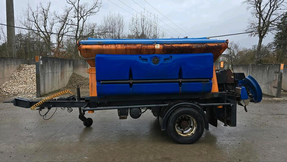 Schmidt Stratos B35-30 AWCLN-490 3,5m3 Salzstreuanhänger Bandstreuer Streuanhänger IMSSF Salzstreuer Winterdienst Streuautomat Streusilo Solestreuer - Sand/ Salt spreader: picture 3 Schmidt Stratos B35-30 AWCLN-490 3,5m3 Salzstreuanhänger Bandstreuer Streuanhänger IMSSF Salzstreuer Winterdienst Streuautomat Streusilo Solestreuer - Sand/ Salt spreader: picture 3