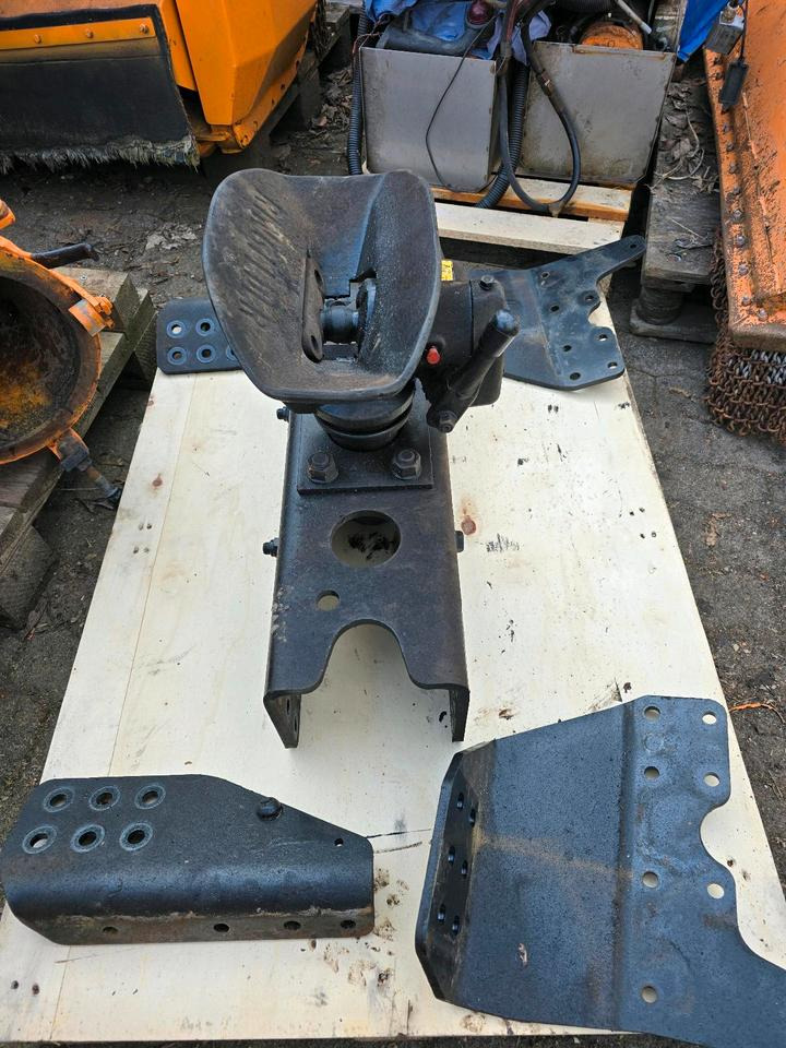 Unimog Anhängerkupplung mit Q36 Querträger für U 430 427 423 530 527 318 400 500 Mercedes-Benz Kupplung - Spare parts for Trailer: picture 5 Unimog Anhängerkupplung mit Q36 Querträger für U 430 427 423 530 527 318 400 500 Mercedes-Benz Kupplung - Spare parts for Trailer: picture 5
