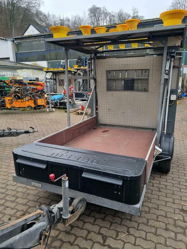 Nissen Absperrtafel Verkehrssicherungsanhänger Sperrwand VZ616 - Trailer: picture 3 Nissen Absperrtafel Verkehrssicherungsanhänger Sperrwand VZ616 - Trailer: picture 3