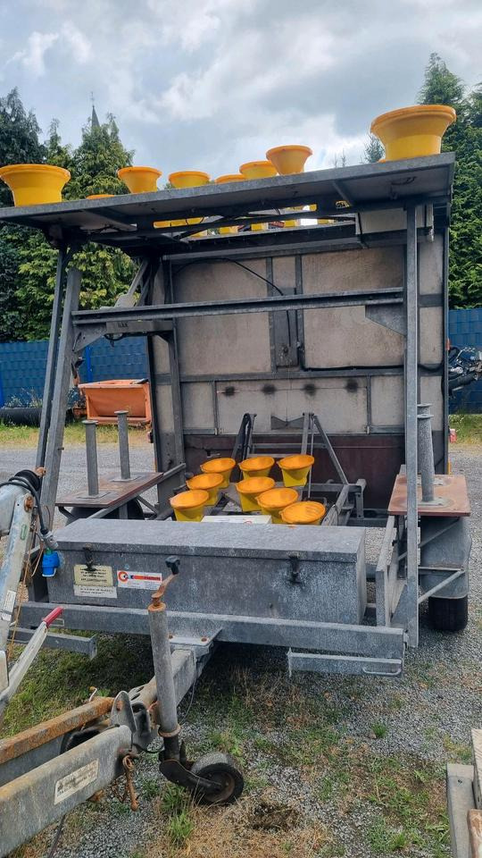 Nissen VZ616 Absperrtafel Absperranhänger Vorwarntafel Vorwarner Sperrwand Verkehrsleittafel Verkehrsleitanhänger - Trailer: picture 4 Nissen VZ616 Absperrtafel Absperranhänger Vorwarntafel Vorwarner Sperrwand Verkehrsleittafel Verkehrsleitanhänger - Trailer: picture 4