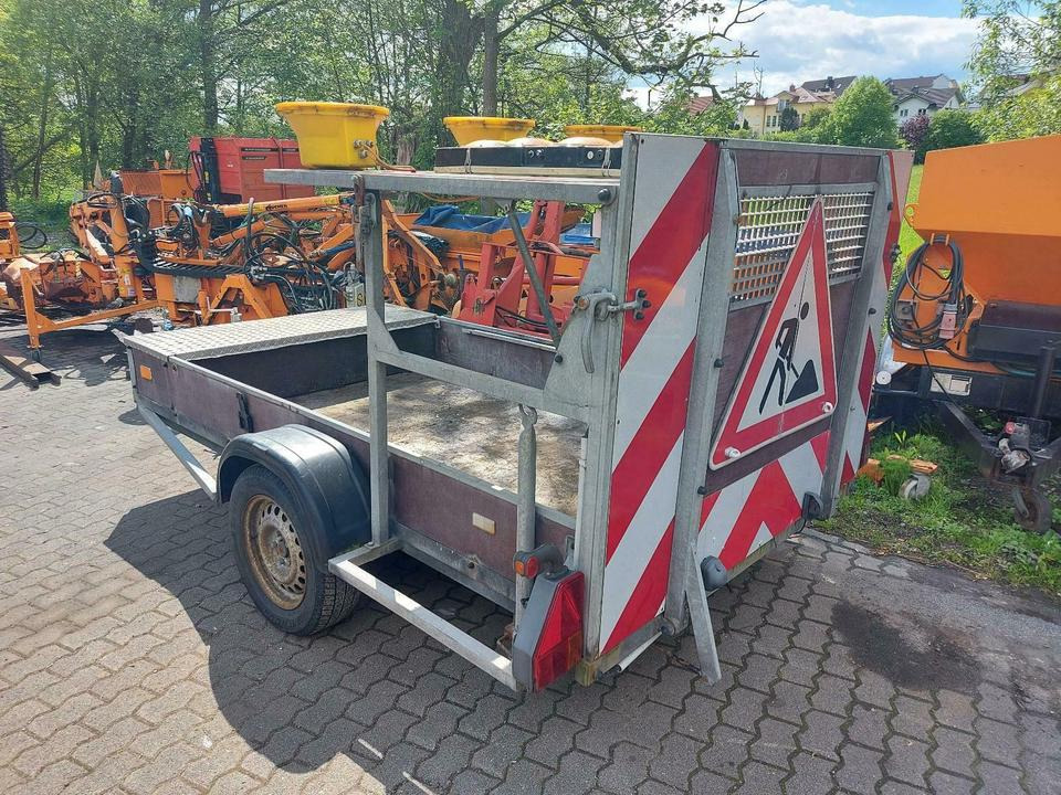 Sperrwand Sperrtafel Nissen Absperrtafel VZ616 Verkehrssicherung - Trailer: picture 2 Sperrwand Sperrtafel Nissen Absperrtafel VZ616 Verkehrssicherung - Trailer: picture 2