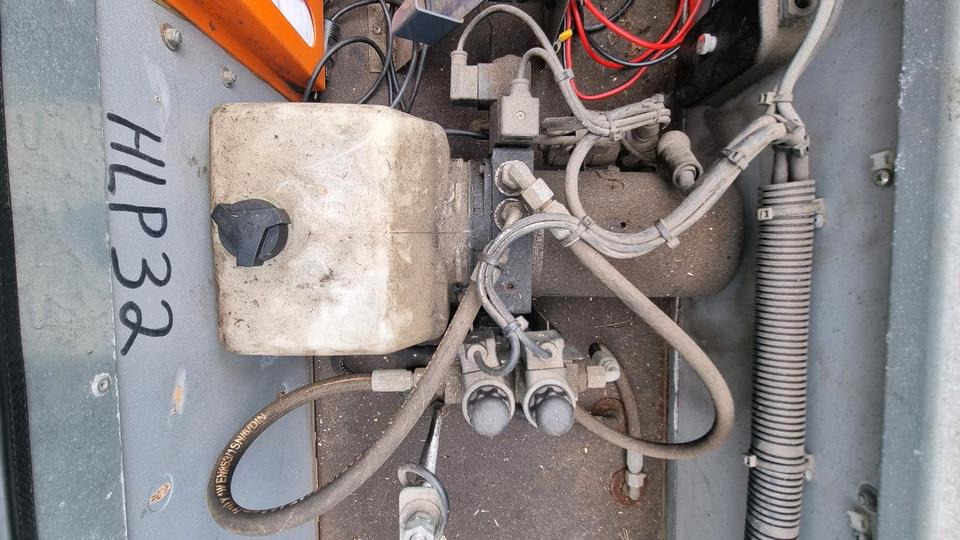 Trailer Trebbiner Absperrtafel VZ616 LED Funkwarnmeldeanlage Absperrtafel Sperrwand Verkehrsleittafel Verkehrsleitanhänger Verkehrssicherungsanhänger Leitanhänger Leittafel Verkehrssicherung Nissen Horizont: picture 7