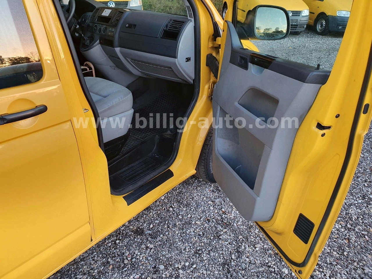 Small van Volkswagen T5 Transporter 2.0TDI 2xSchiebetüre Bulli T5: picture 13 Small van Volkswagen T5 Transporter 2.0TDI 2xSchiebetüre Bulli T5: picture 13