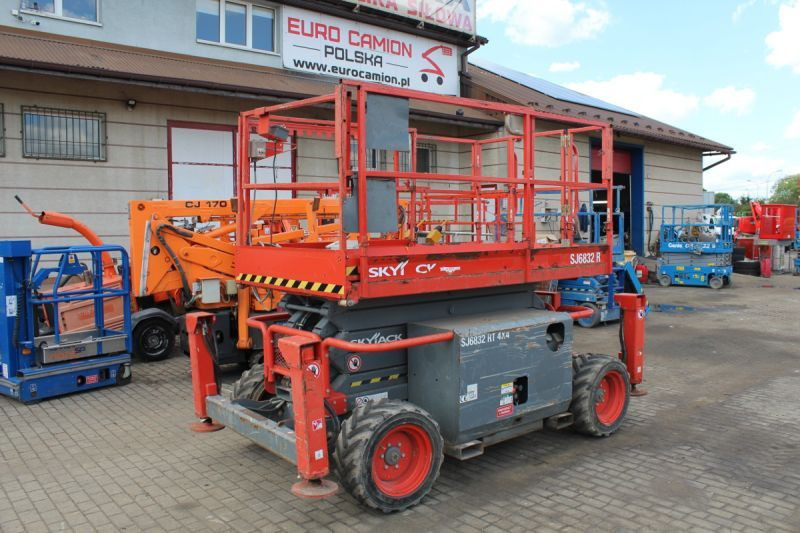Skyjack SJ6832RT podnośnik nożycowy 4x4 spalinowy 12 m scissor lift diesel genie - Scissor lift: picture 1 Skyjack SJ6832RT podnośnik nożycowy 4x4 spalinowy 12 m scissor lift diesel genie - Scissor lift: picture 1