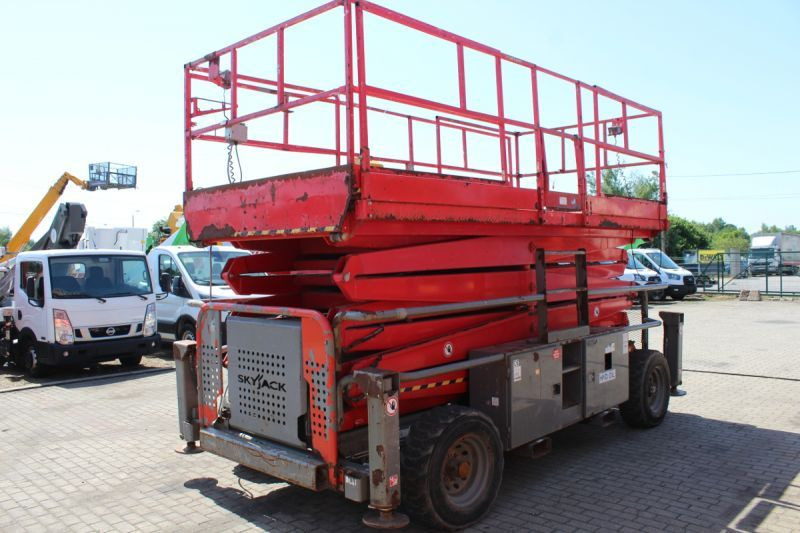 Podnośnik nożycowy 4x4 spalinowy 17 m Skyjack SJ9250 - Scissor lift: picture 3 Podnośnik nożycowy 4x4 spalinowy 17 m Skyjack SJ9250 - Scissor lift: picture 3