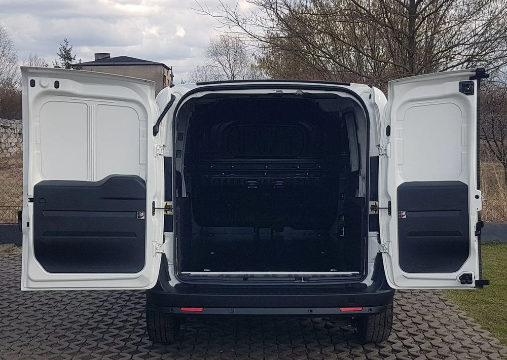 Fiat DOBLO MAXI 3 OSOBY DŁUGI BLASZAK VAN FURGON KLIMA TEMPOMAT - Small van: picture 5 Fiat DOBLO MAXI 3 OSOBY DŁUGI BLASZAK VAN FURGON KLIMA TEMPOMAT - Small van: picture 5