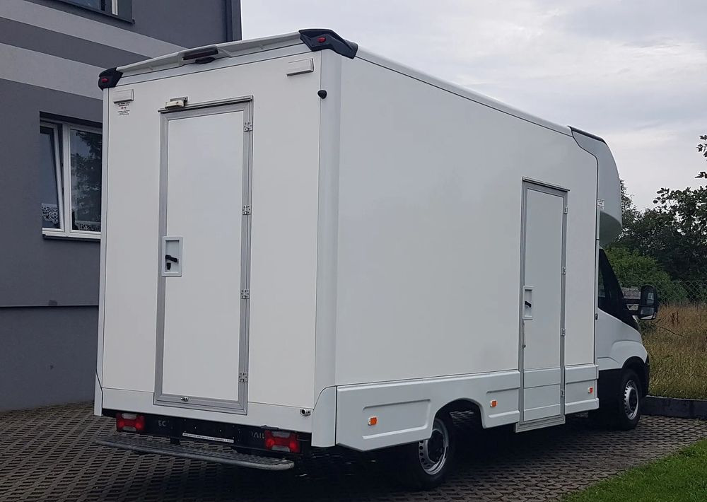 Iveco DAILY KONTENER NISKOPODŁOGOWY 4,31x2,24x2,42 FOODTRUCK SKLEP KAMPER KLIMA BAR KONIOWÓZ - Box van: picture 4 Iveco DAILY KONTENER NISKOPODŁOGOWY 4,31x2,24x2,42 FOODTRUCK SKLEP KAMPER KLIMA BAR KONIOWÓZ - Box van: picture 4