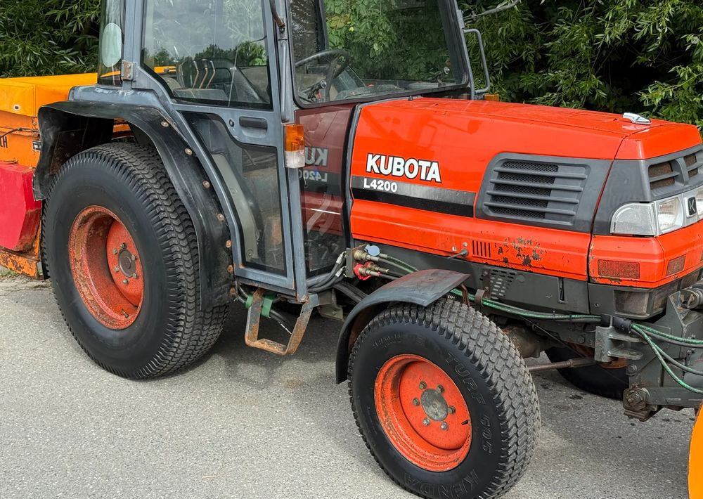 Kubota * Traktor KUBOTA L4200 * 4x4 * Pług Piaskarka * Wałek Przód Tył * Sprowadzony* Zimowe Utrzymanie - Farm tractor: picture 4 Kubota * Traktor KUBOTA L4200 * 4x4 * Pług Piaskarka * Wałek Przód Tył * Sprowadzony* Zimowe Utrzymanie - Farm tractor: picture 4