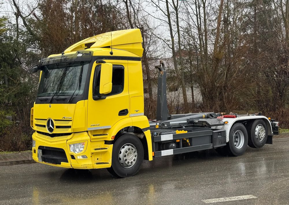 Mercedes-Benz * Hakowiec * Mercedes Antos 2543 * Sprowadzony * Stan Perfekcyjny - Hook lift truck: picture 2 Mercedes-Benz * Hakowiec * Mercedes Antos 2543 * Sprowadzony * Stan Perfekcyjny - Hook lift truck: picture 2