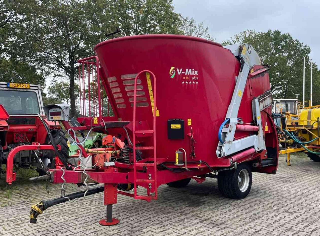 BVL V-Mix 12 LS Voermengwagen Voermachines - Forage mixer wagon: picture 1 BVL V-Mix 12 LS Voermengwagen Voermachines - Forage mixer wagon: picture 1