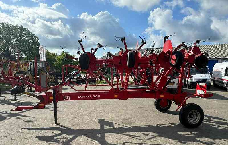 Lely Lotus 900 - Tedder/ Rake: picture 1 Lely Lotus 900 - Tedder/ Rake: picture 1