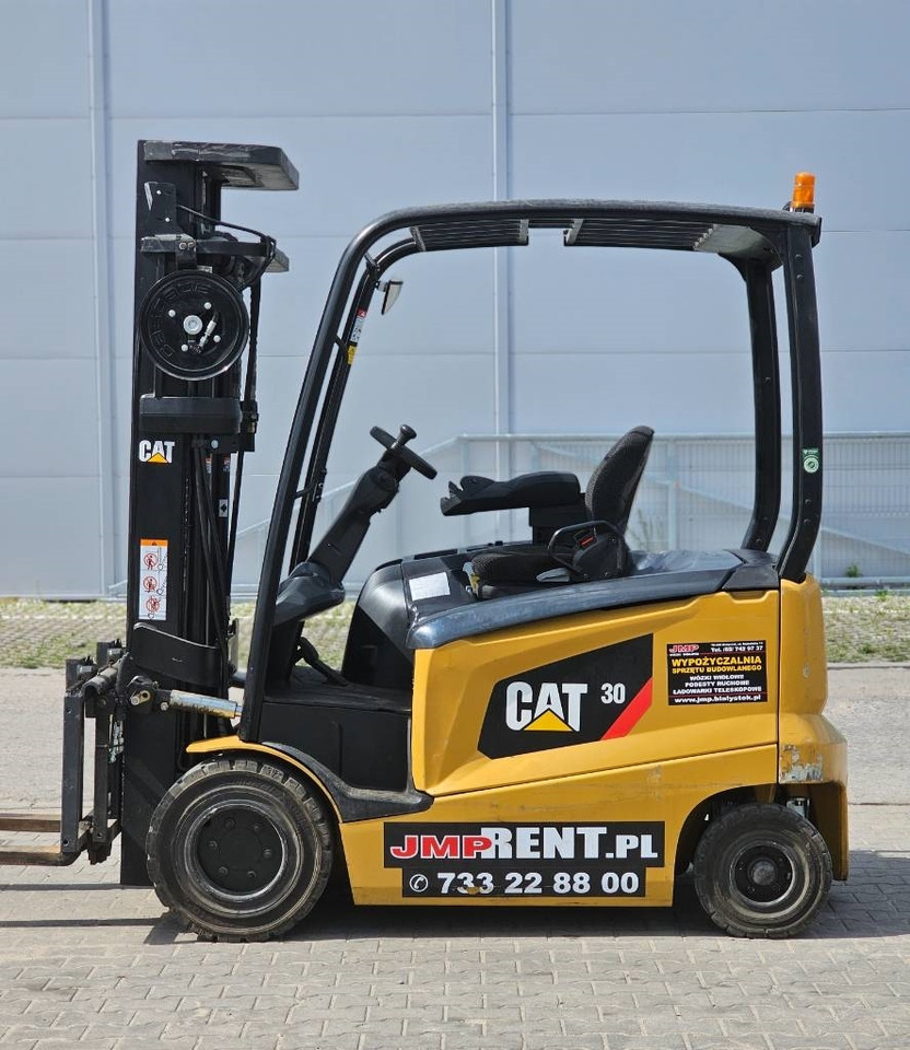 CAT EP 30 CN - Electric forklift: picture 3 CAT EP 30 CN - Electric forklift: picture 3